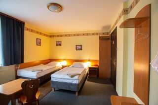 Отель Hotel Margo Cedynia Двухместный номер с 2 отдельными кроватями-2